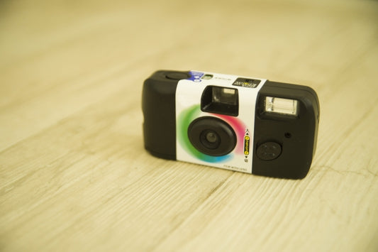 インスタントカメラで撮った写真をデジタル化するためのおすすめの3つの方法