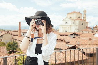 想い出の詰まった現像済みの古い写真をデジタル化する方法